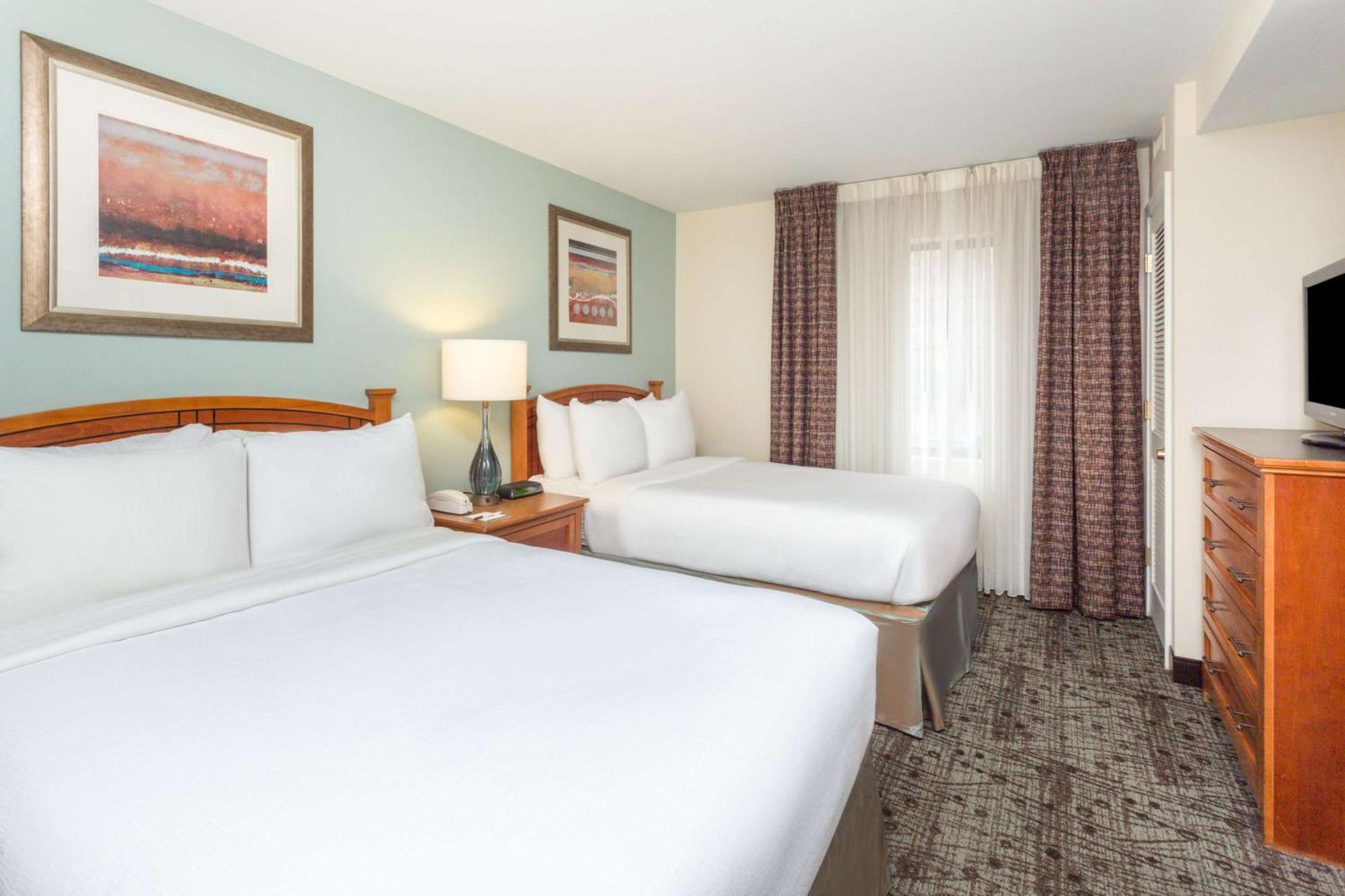One-Bedroom Queen Suite Bathtub Mobility Accessible