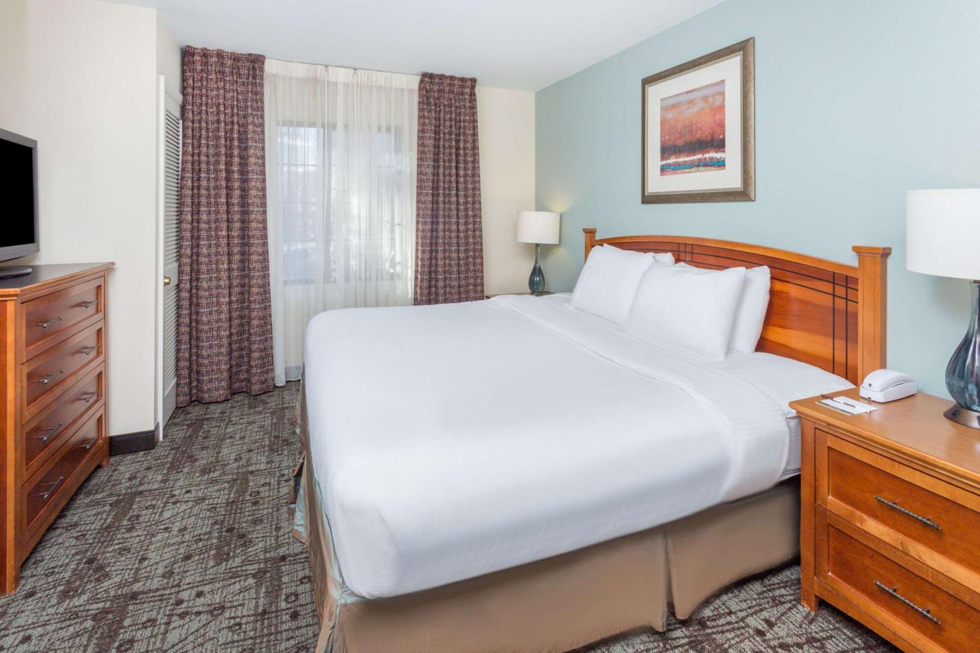 Two-Bedroom Suite Three Queen Beds