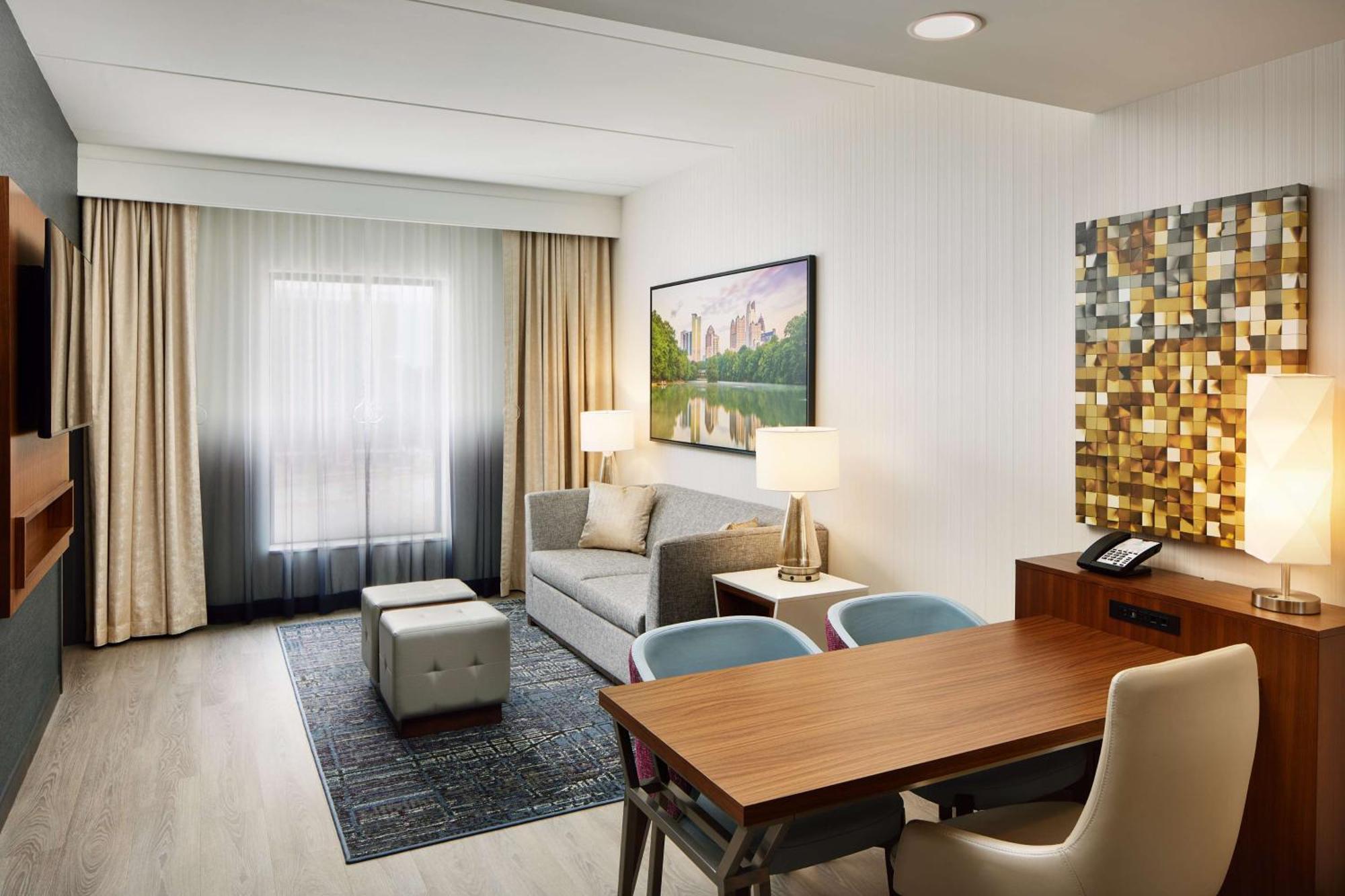 Suite 2 Chambres Lits Queen-Size avec Baignoire - Accessible aux Personnes à Mobilité Réduite et aux Personnes Malentendantes
