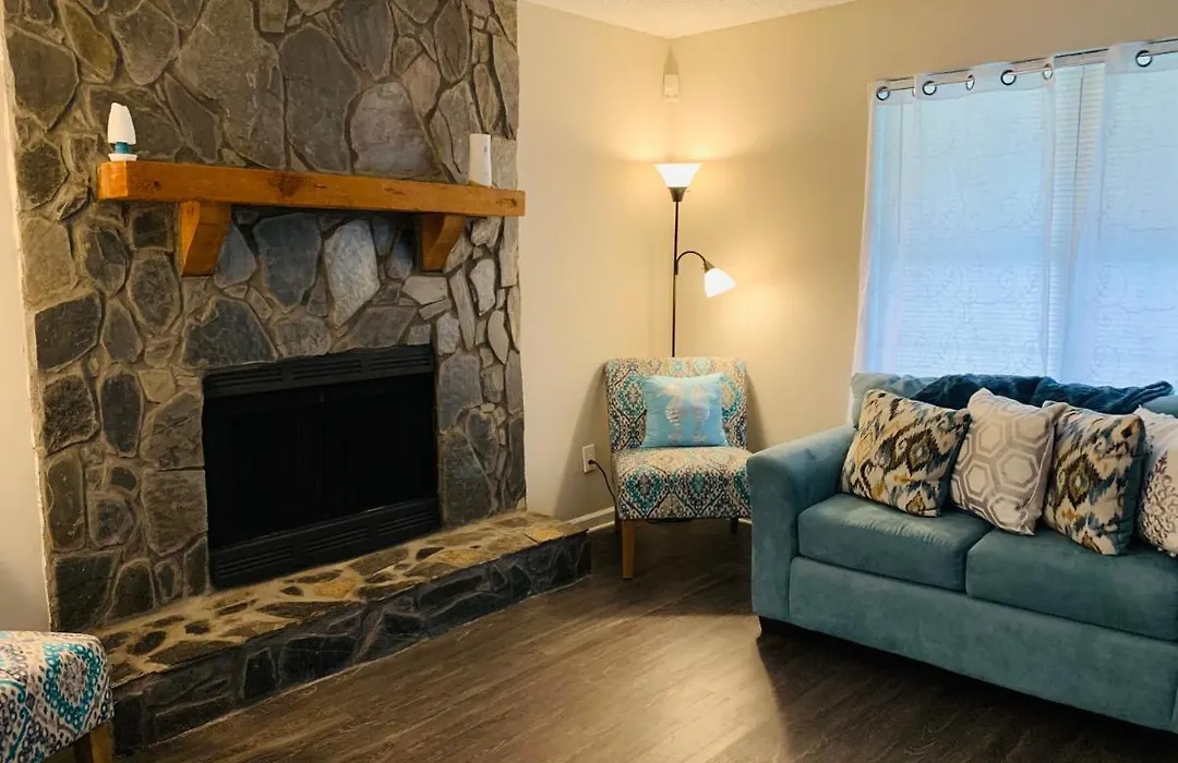 Cozy - Home Away From Home With Free Parking-1