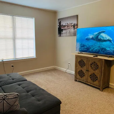 Cozy - Home Away From Home With Free Parking-3
